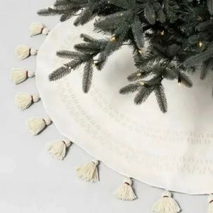 Magnolia Embroidered Tree Skirt